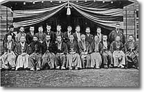 The full board of members of Nihon Bijutsuin