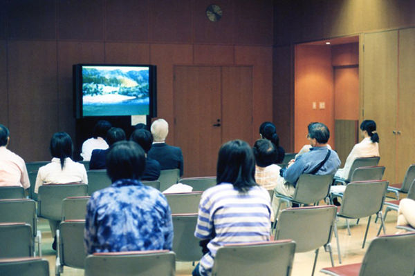 秋野不矩展に係るビデオ上映