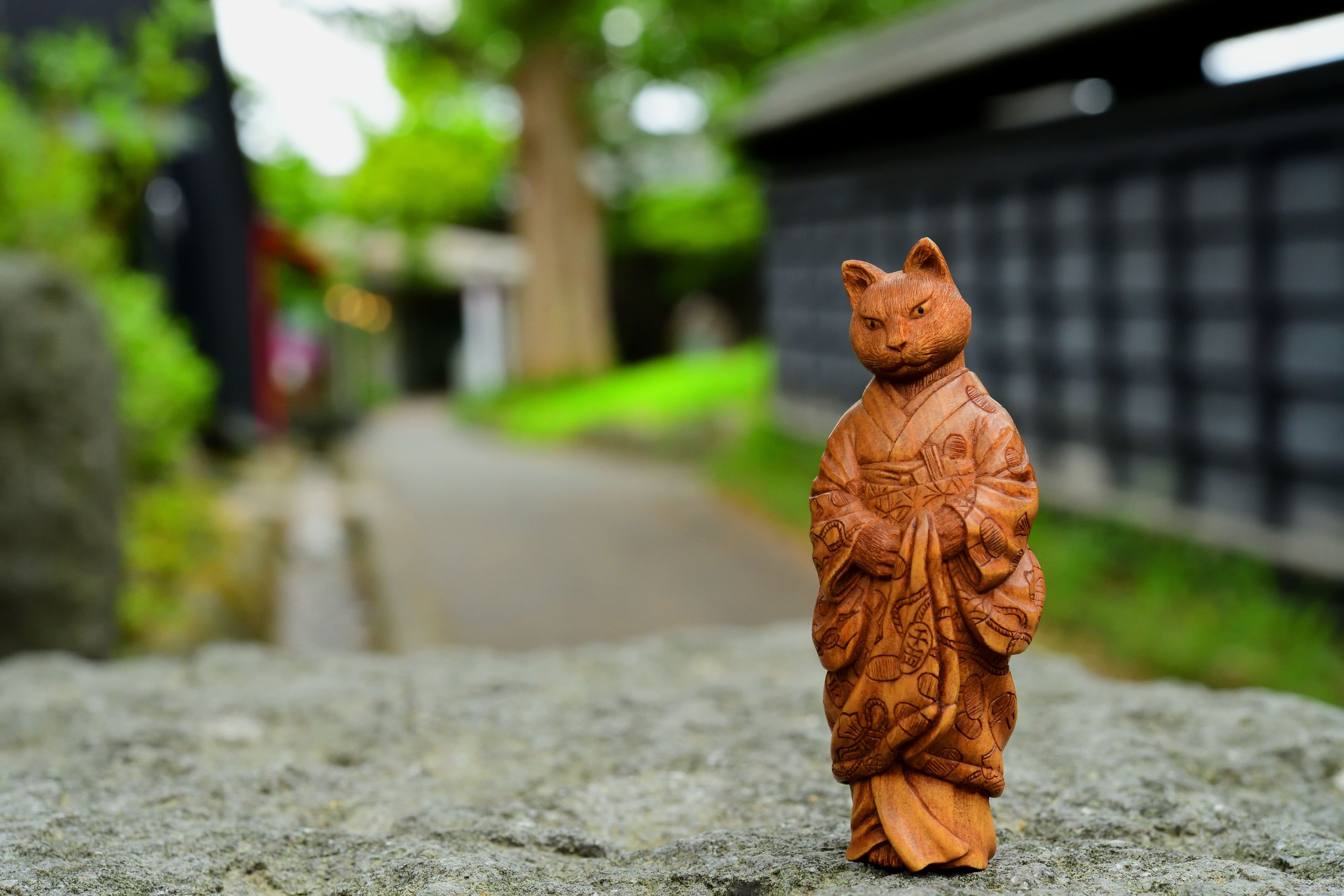 岩田知幸「猫の芸妓」.jpg